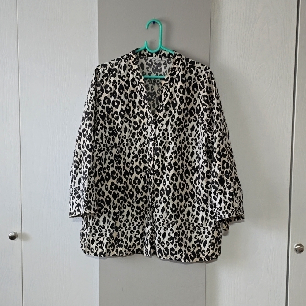 Women's long sleeve animal print button up blouse 100 percent linen size XL